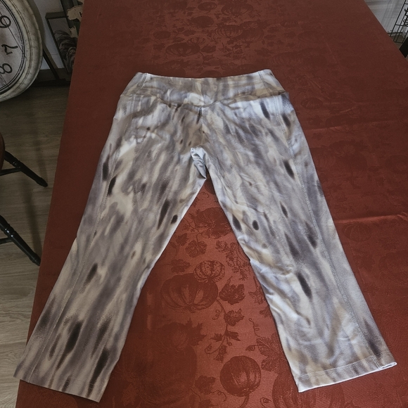 Nike Dri Fit Capri's Large - Picture 7 of 8